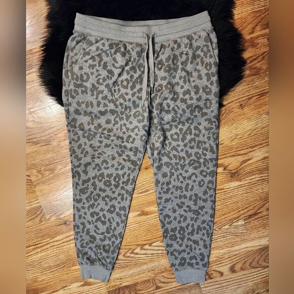 Leopard Print Women’s Joggers Size L - Picture 6 of 6